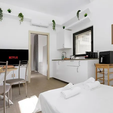 5 Min Walk To M1 Metro - Private - Citylife Апартаменты